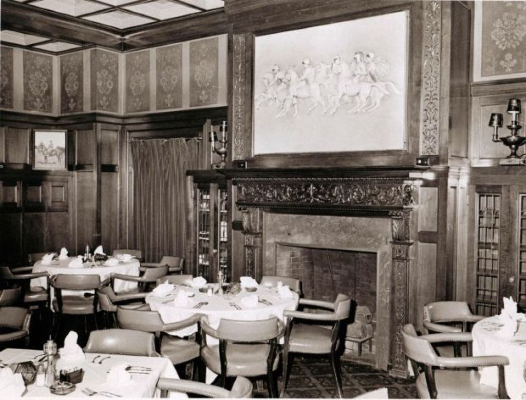 Velie's, Moline